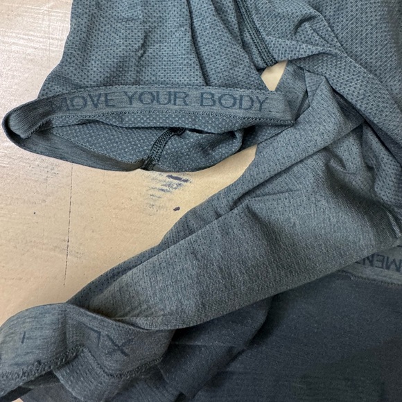 lululemon Metal Vent Olive Short Sleeve Tee - Picture 8 of 8